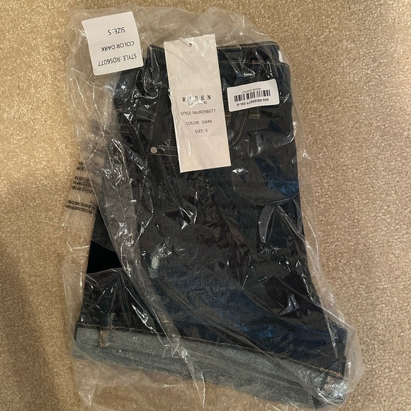 Red Dress Embrace It Dark Wash High Rise Denim Shorts Size SS / Dark Wash - Picture 4 of 6